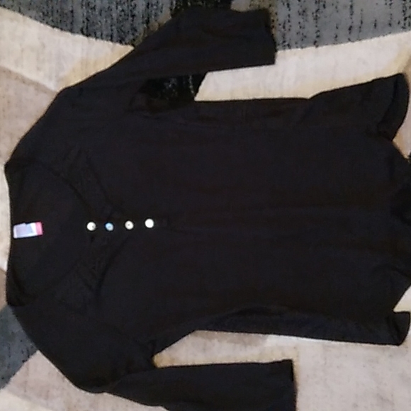 No Boundaries Tops - Woman's black causal shirt